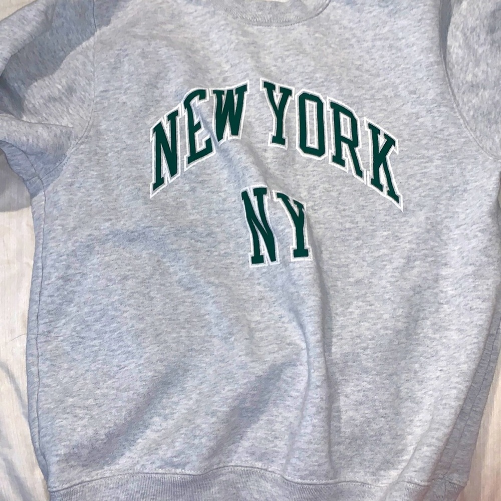 Brandy Melville/John Galt New York, NY  Sweatshirt<3